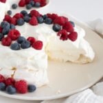 tarta-pavlova-en-el-plato